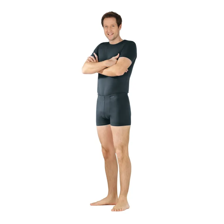 Homme présentant le short sous vêtement thermique froid moyen 2221 PLANAM