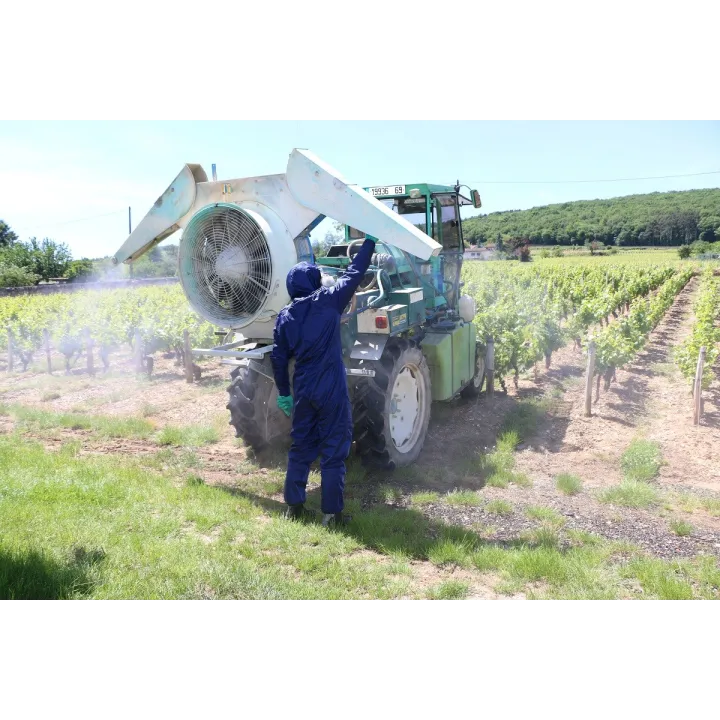 Intervention avec combinaison imper respirante phytosanitaire lavable POLYAGR