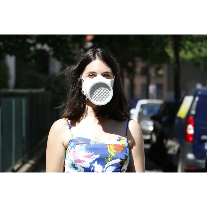 Femme port du masque OCOV P1