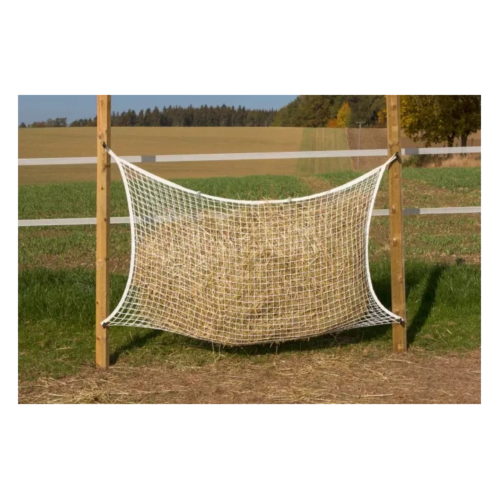 Filet à foin alimentation adaptée maille de 3 X 3 cm piquets