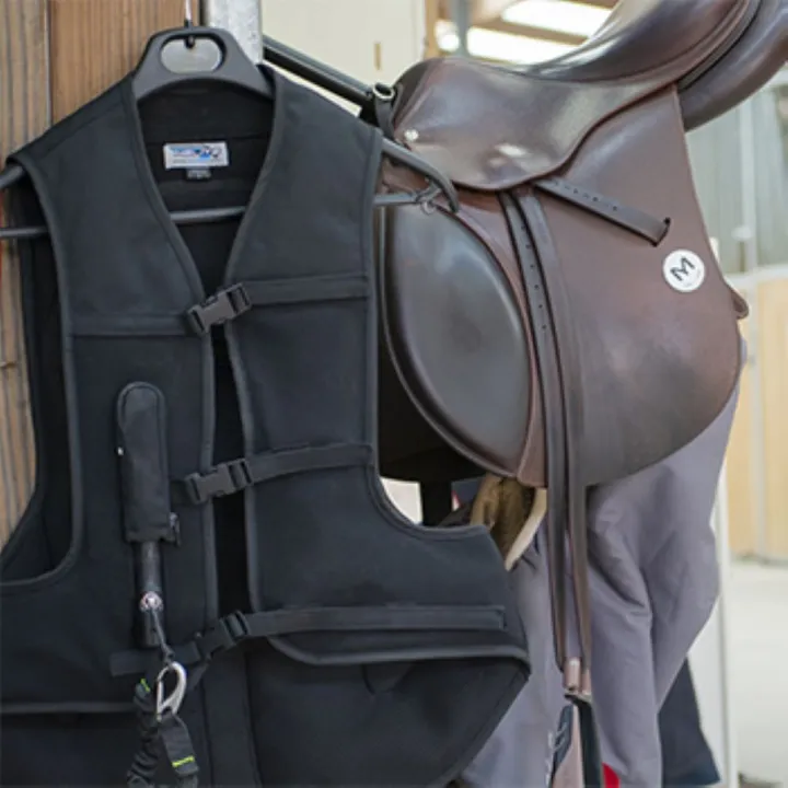 Airbag équitation protection chute de cheval enfant HELITE sur ceinte et selle