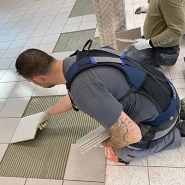 Exosquelette posture léger et confortable LiftSuit 2.0 carreleur