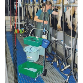 Servante de Soins Vétérinaire Roulante LAGEE en élevage laitier
