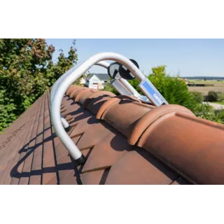 Crochet de toit pour faitage tout modèle d'échelle CENTAURE sur toiture