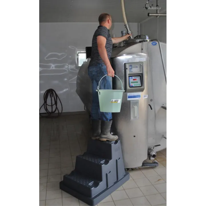 Escalier marche pied mobile 3 marches LA GEE tank à lait