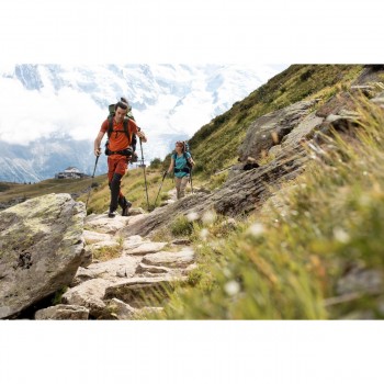 Bâton de marche GROUPAMA en montagne