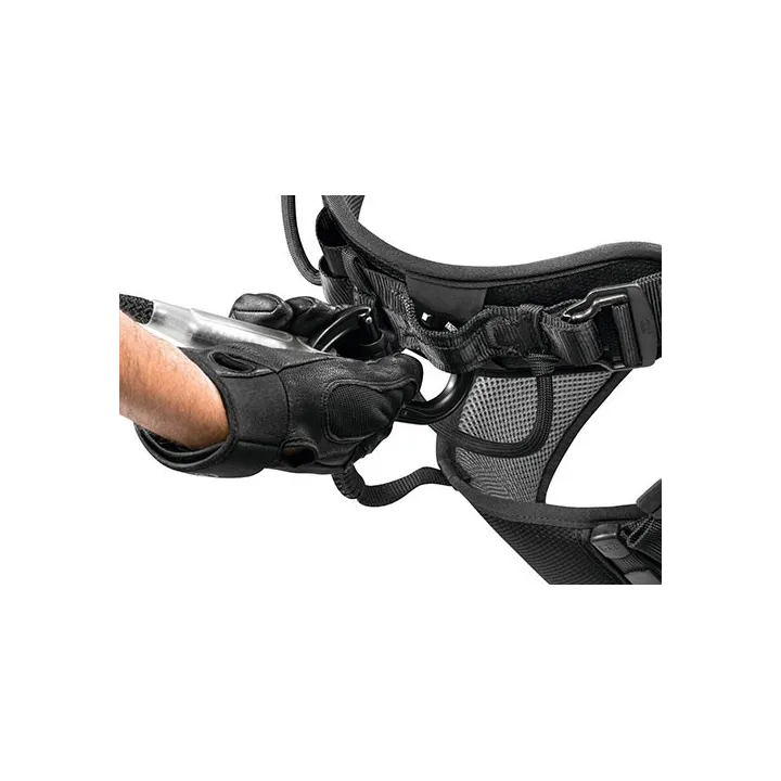 attache du baudrier Petzl Falcon Mountain