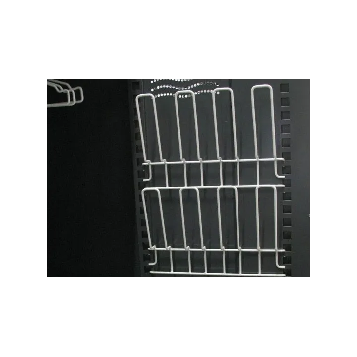 Exemple support bottes et gants armoire BIOTECH