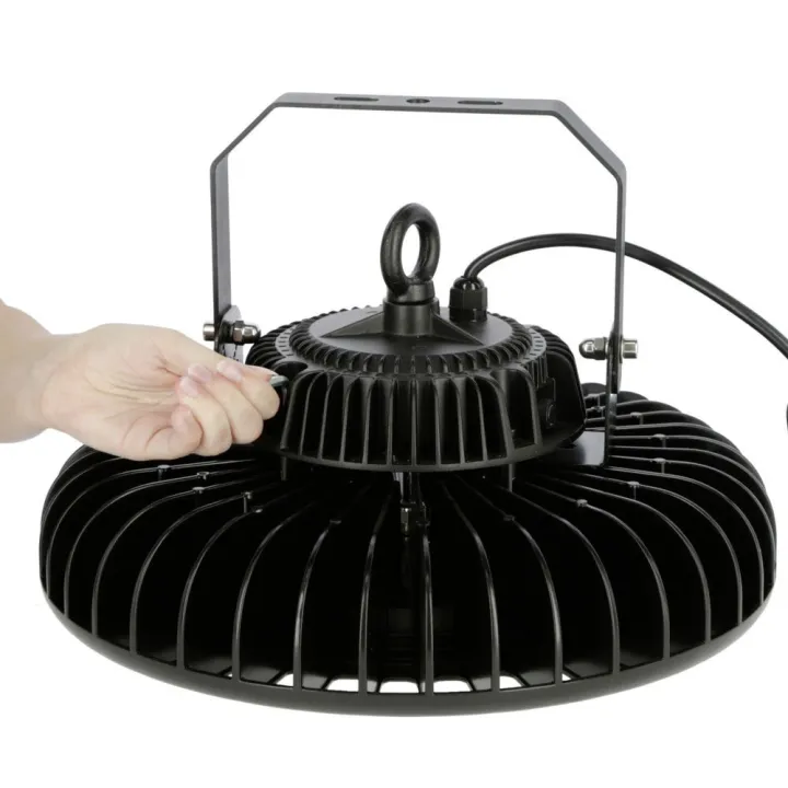 Projecteur a led pour éclairage des étables KERBL I Sécurama